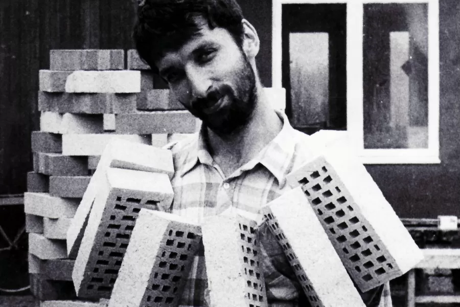 Aleš Votava patril k výrazným osobnostiam slovenskej scénografie 90. rokov 20. storočia