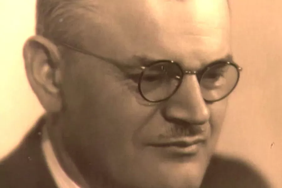 Štefan Janšák bol slovenský archeológ, diplomat, stavebný odborník a spisovateľ