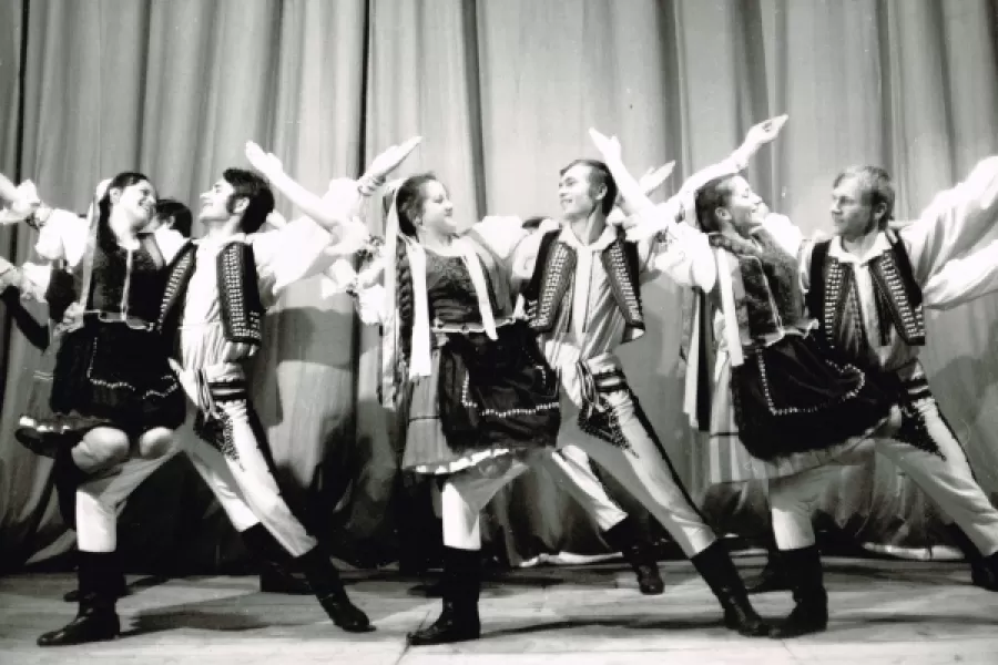 FS Šarišan je popredný folklórny reprezentant regiónu Šariš a jeho metropoly Prešova