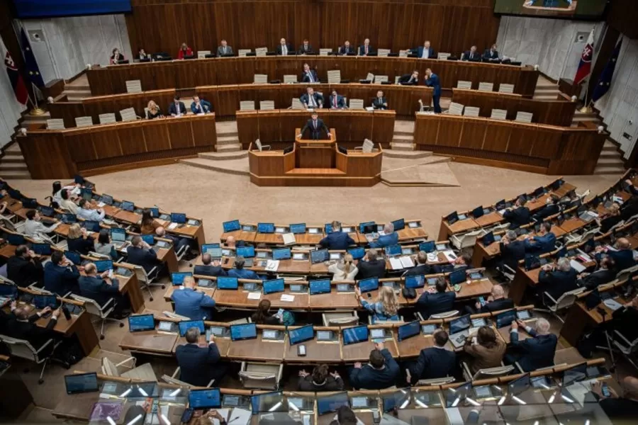 Poslanci NR SR sa v utorok (28. 10.) vrátia do lavíc