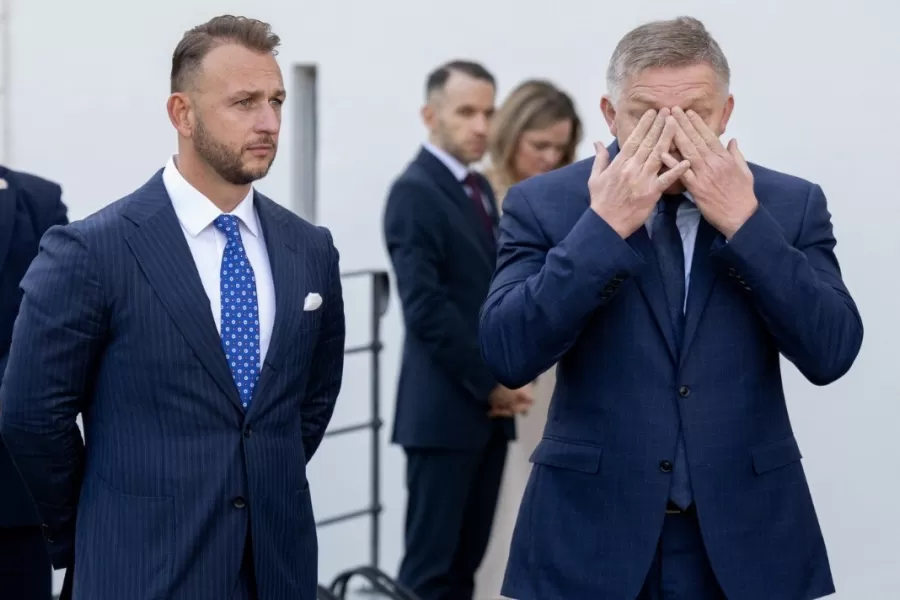 Robert Fico ponúka ministrovi vnútra pomoc