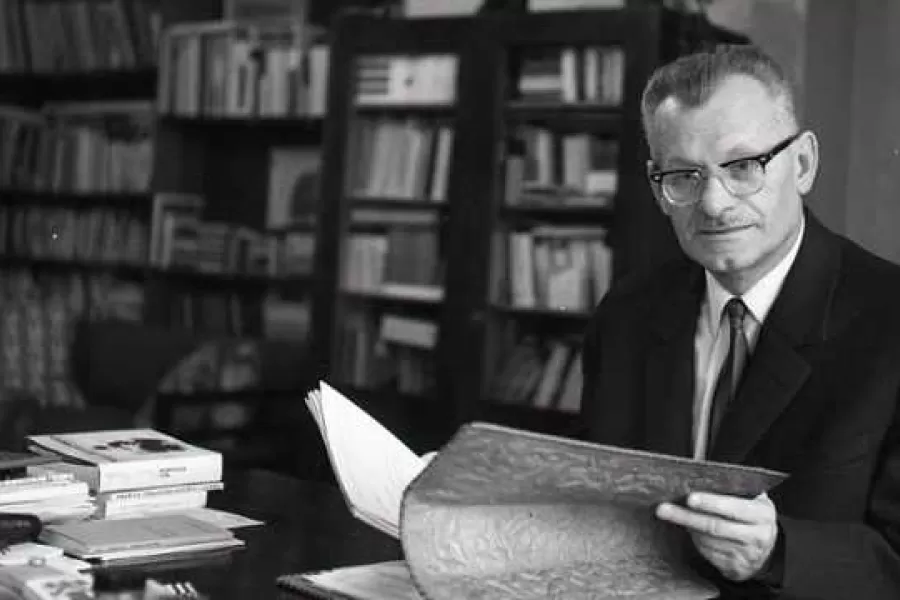 Andrej Plávka bol slovenský prozaik a básnik