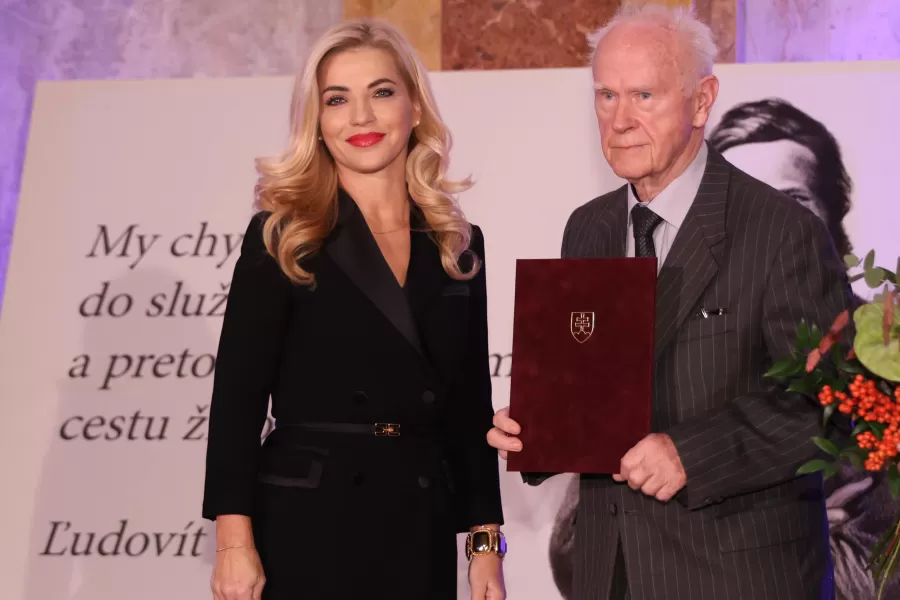 "Sila spojenia nášho je reč naša národná"