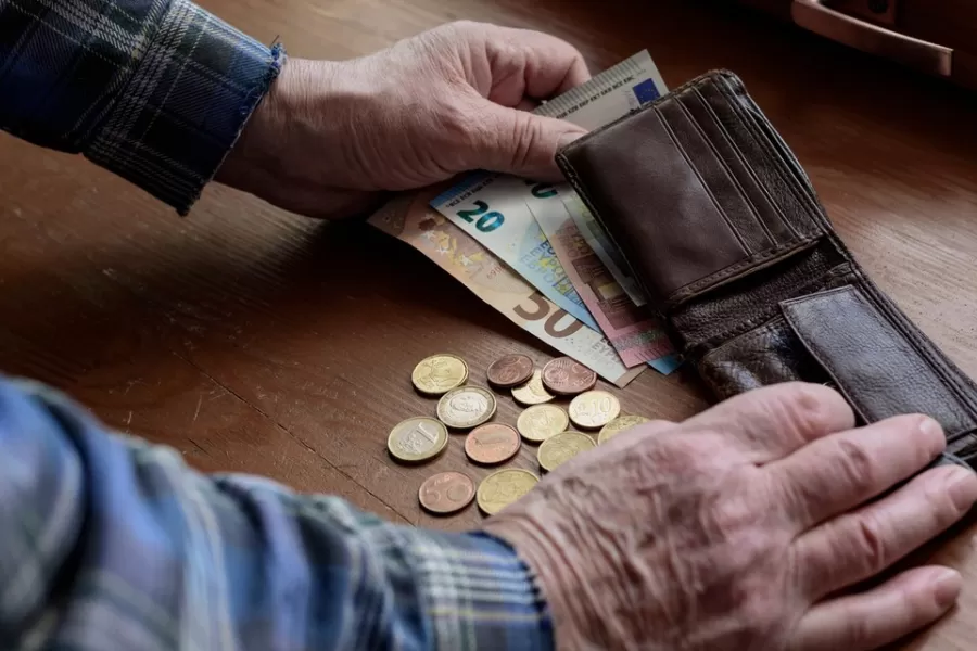 Vyplácanie 13. dôchodku sa začalo, všetci poberatelia dôchodkov ho dostanú do Vianoc