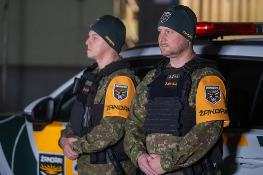 Do terénu vyrazili prvé žandárske hliadky