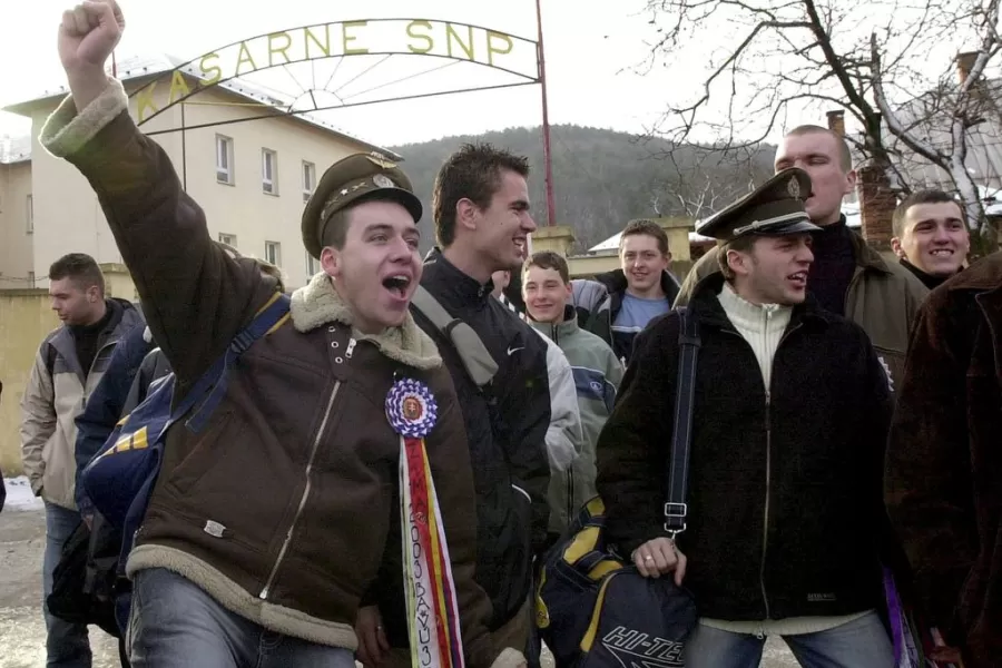 22. decembra 2005 skončila na Slovensku povinná vojenská služba