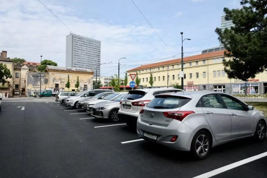 Hlavné mesto vychádza v ústrety poctivým parkujúcim a cestujúcim MHD zmenou pokutovania