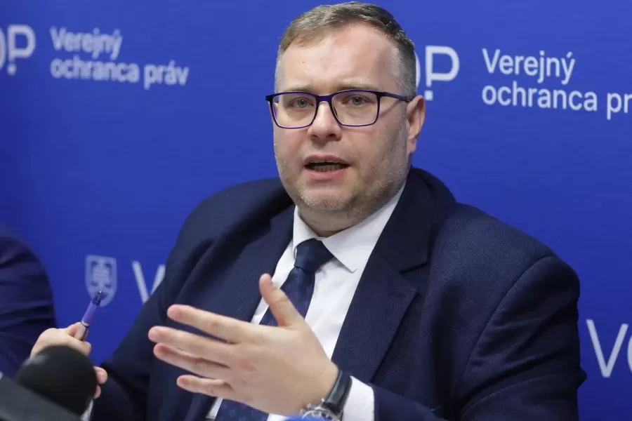 Dnešným dňom sú mimovládne organizácie zbavené povinnosti uplatňovať viaceré protiústavné normy