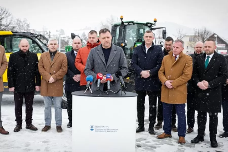 Minister Taraba na Orave odovzdal traktory, zmodernizované zberné dvory aj kanalizácie