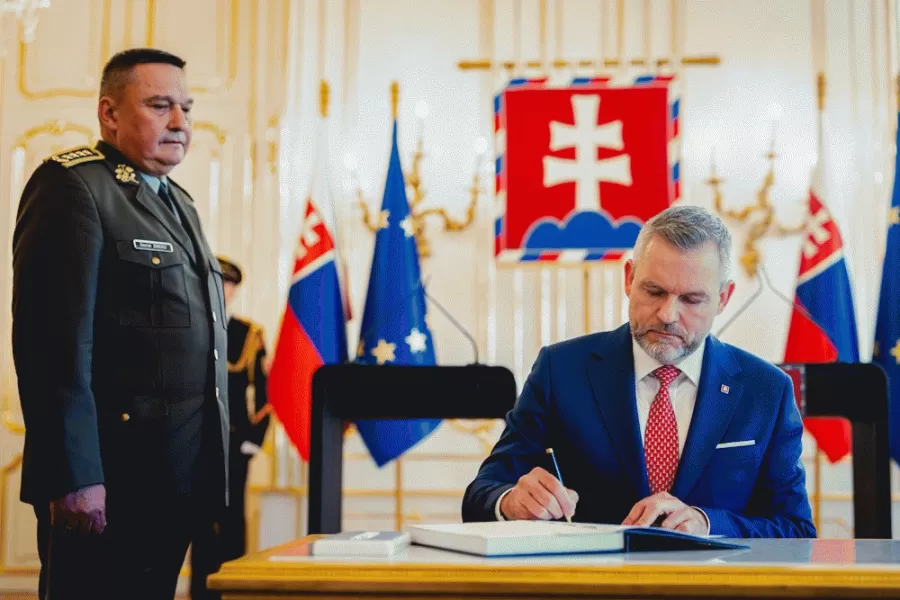 Prezident SR: Bezpečnosť nesmie byť predmetom politického súperenia