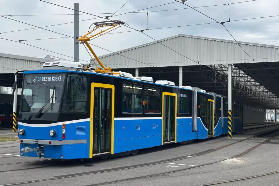 Do Košíc dorazila prvá z deviatich zmodernizovaných električiek