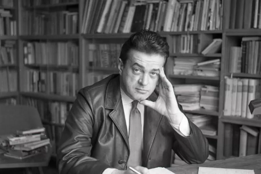 Miroslav Válek bol významným predstaviteľom modernej slovenskej ľúbostnej poézie