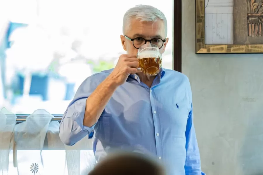 PS platí Korčokovi desiatky tisíc eur cez firmu jeho manželky