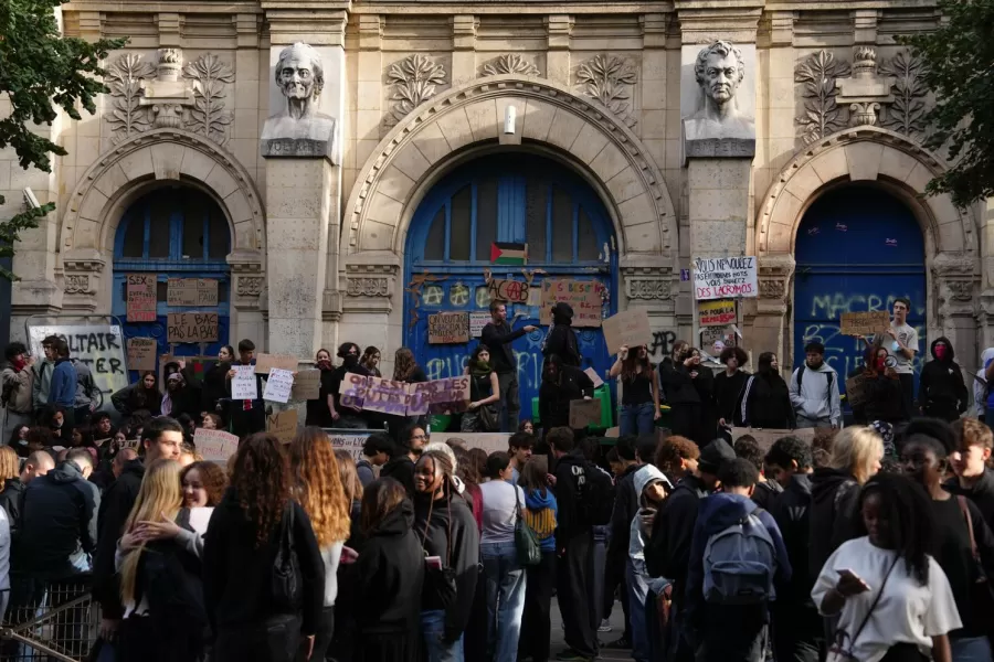 Študentské protesty vo Francúzsku: Bordeaux zasiahla vlna nespokojnosti, do ulíc vyšli tisíce mladých ľudí