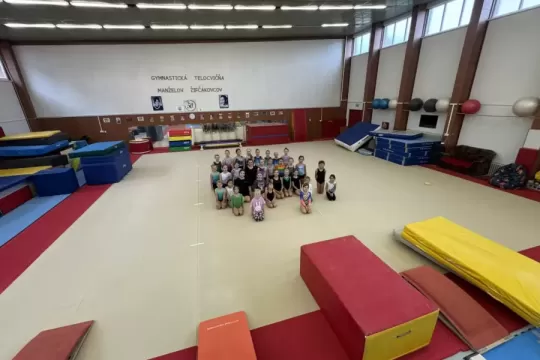 Strieborným gymnastkám zateká do telocvične, úspešný klub prosí o peniaze na webe
