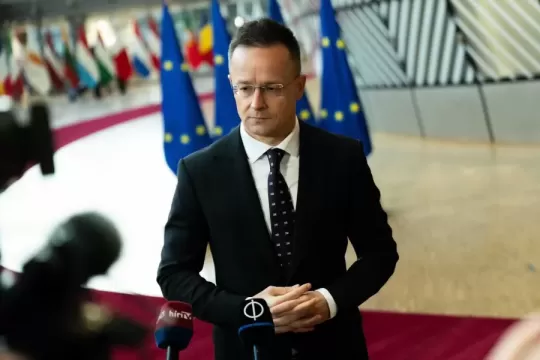 Péter Szijjártó: Ani v roku 2026 nepustíme do Maďarska žiadneho migranta