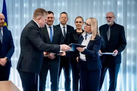 Vláda SR a Slovalco podpísali memorandum