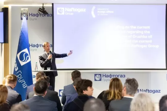 Ukrajinský Naftogaz ukázal na stretnutí s veľvyslancami zábery poškodeného ropovodu Družba pri meste Brody