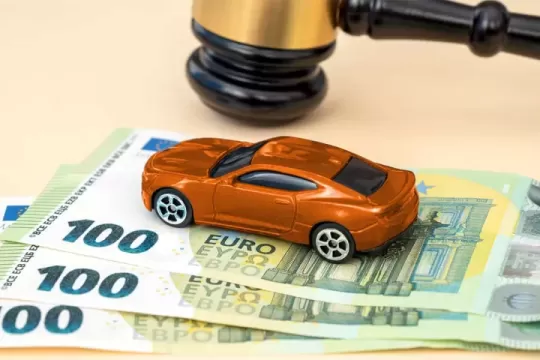 Parlament schválil LEX PZP, ktorý chráni zodpovedných vodičov a stiahne z ciest nepoistené autá