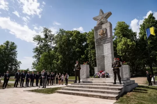 R. Fico: Vojenské cintoríny nemôžu byť len mauzóleami, ale živou pripomienkou slobody