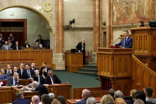 Maďarský parlament schválil zriadenie úradu na vymáhanie verejného majetku