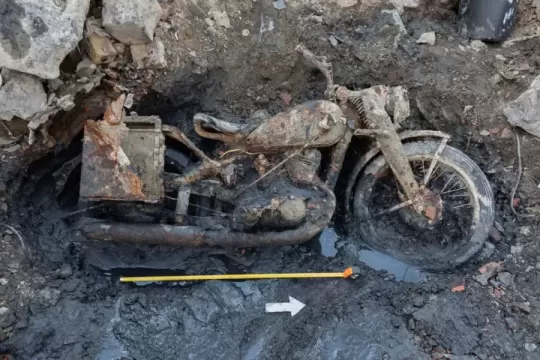 Nízka hladina Dunaja odkryla vojenskú motorku aj ľudské ostatky