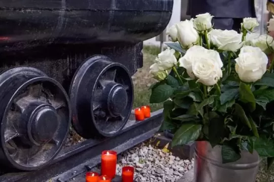 Dňom bielych ruží si v Handlovej pripomenuli obete banských nešťastí