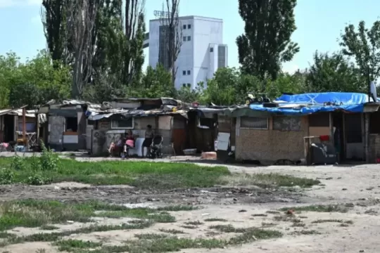V košickej Lubine, z ktorej sťahovali Rómov do Maďarska, horelo