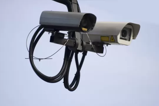 Ministerstvo vnútra oznámilo, že sa rozhodlo zrušiť tender na nákup kamier a radarov