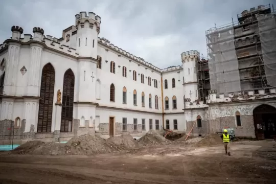 Obnova Národnej kultúrnej pamiatky kaštieľa v Rusovciach pokračuje