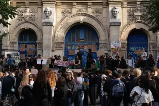 Študentské protesty vo Francúzsku: Bordeaux zasiahla vlna nespokojnosti, do ulíc vyšli tisíce mladých ľudí