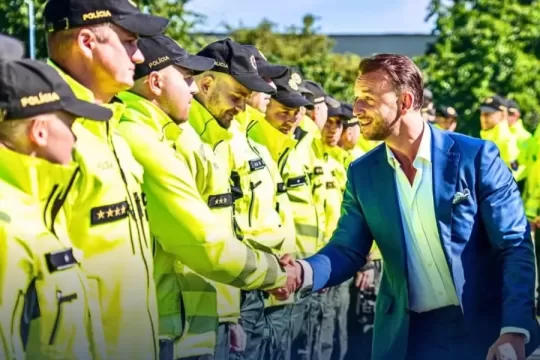 Od roku 2027 vzrastú príjmy policajtov v priemere o 350 eur